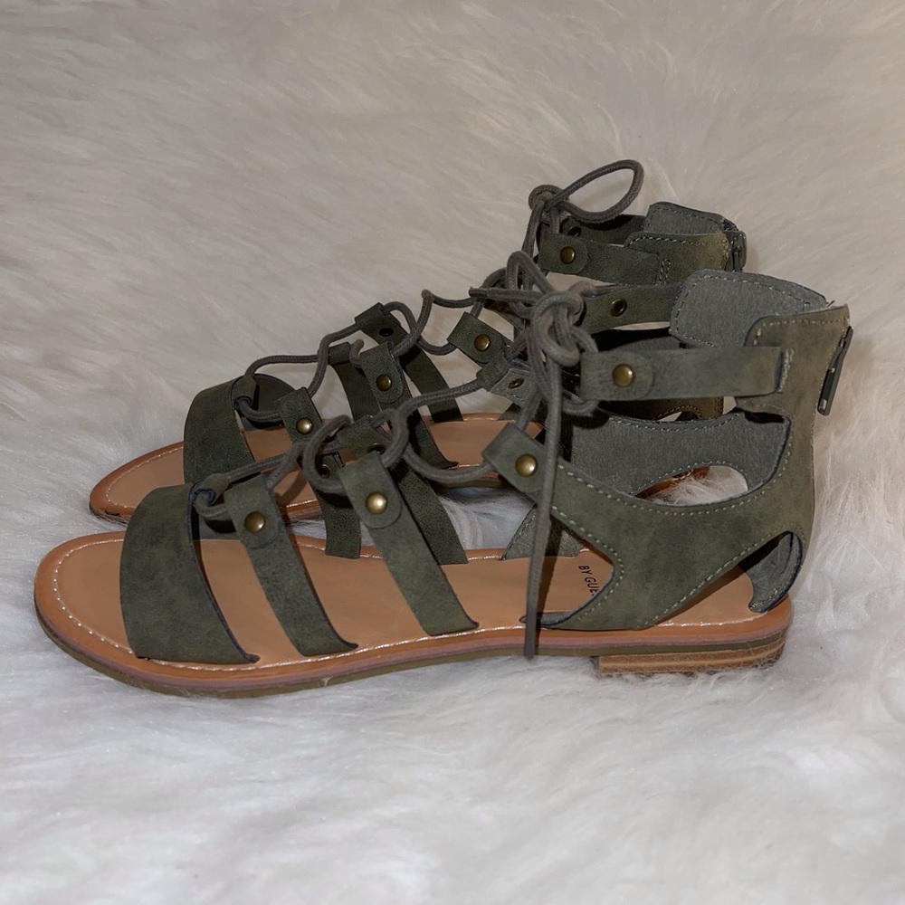 NWOT Army green lace up sandals
